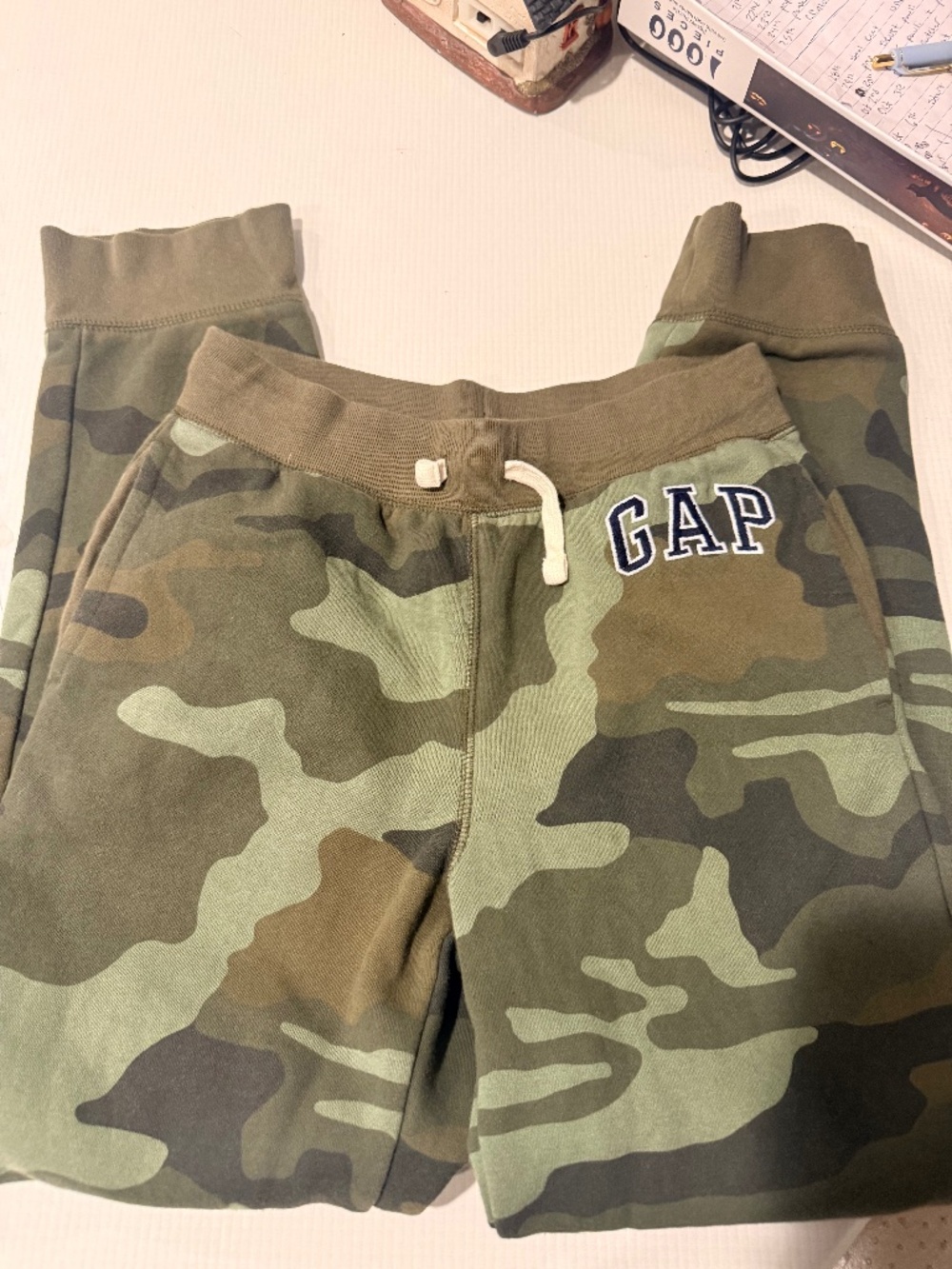 Gap Camo sweats New Without Tags size 14-16 boys